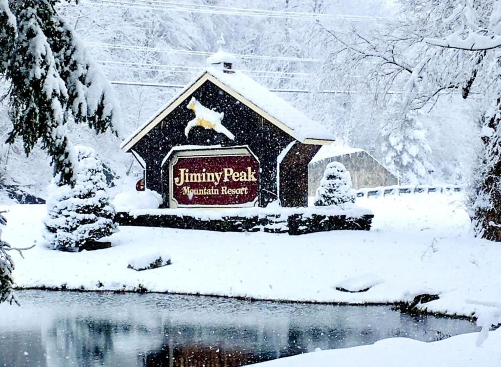 Gorgeous 1St Fl Mtn View Jiminy Suite Sleeps 4 Ski On Off Ханкок Экстерьер фото